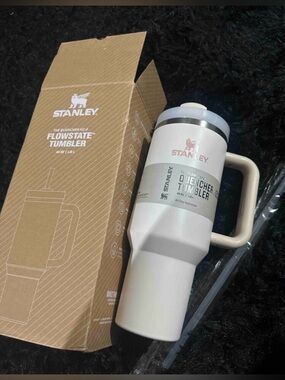 Stanley Cream 40 Oz H2.0 Cup, Stainless Insulated Tumbler With Lid & Straw-NIB🤍